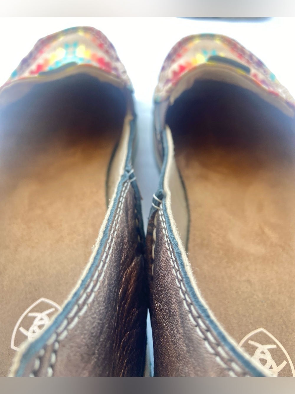 Ariat Women's Aztec Rainbow Southwestern Cruiser Metallic - Moc Toe Size 8.5B - Picture 9 of 17
